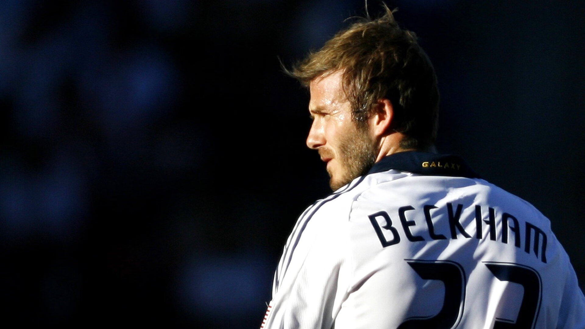 九游app下载中心-_足球迷狂欢夜：直播比赛看得过瘾_，足球直播 球迷网