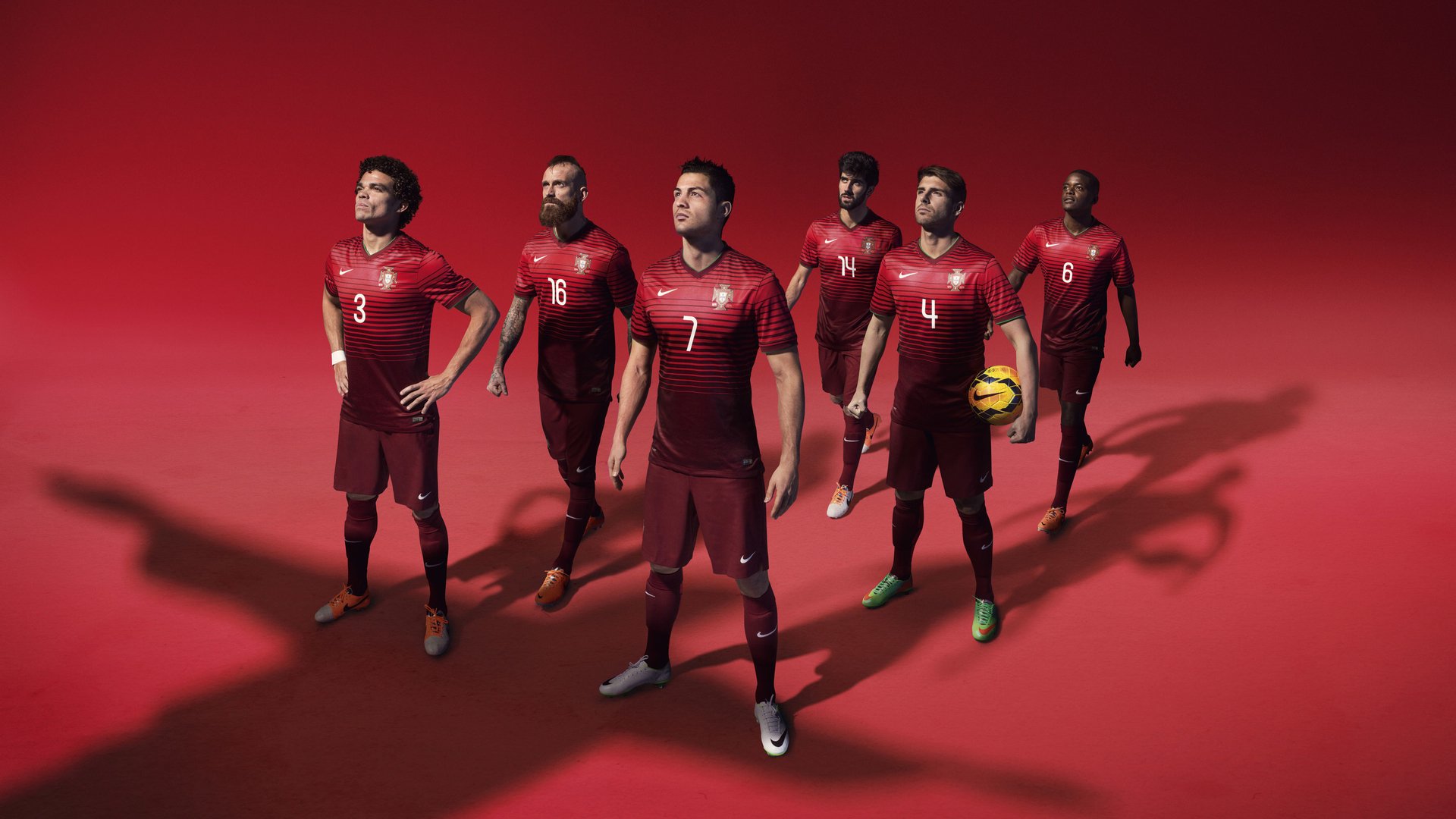 九游体育ios-足球场上的“巨星”，他们的表现令人惊讶！，踢足球巨星