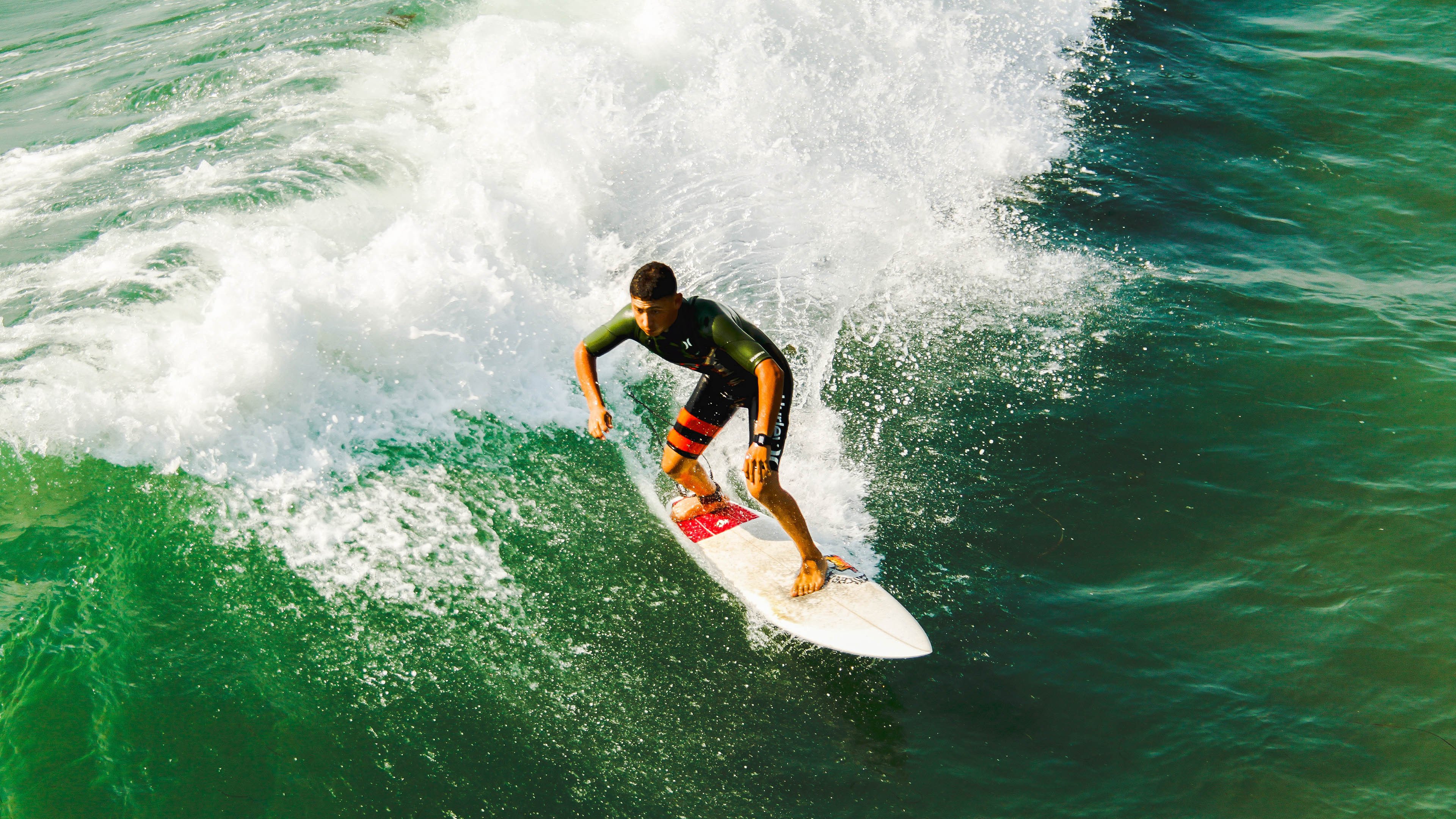 逆境中的奇迹：那些不被看好的队伍如何冲击季后赛？